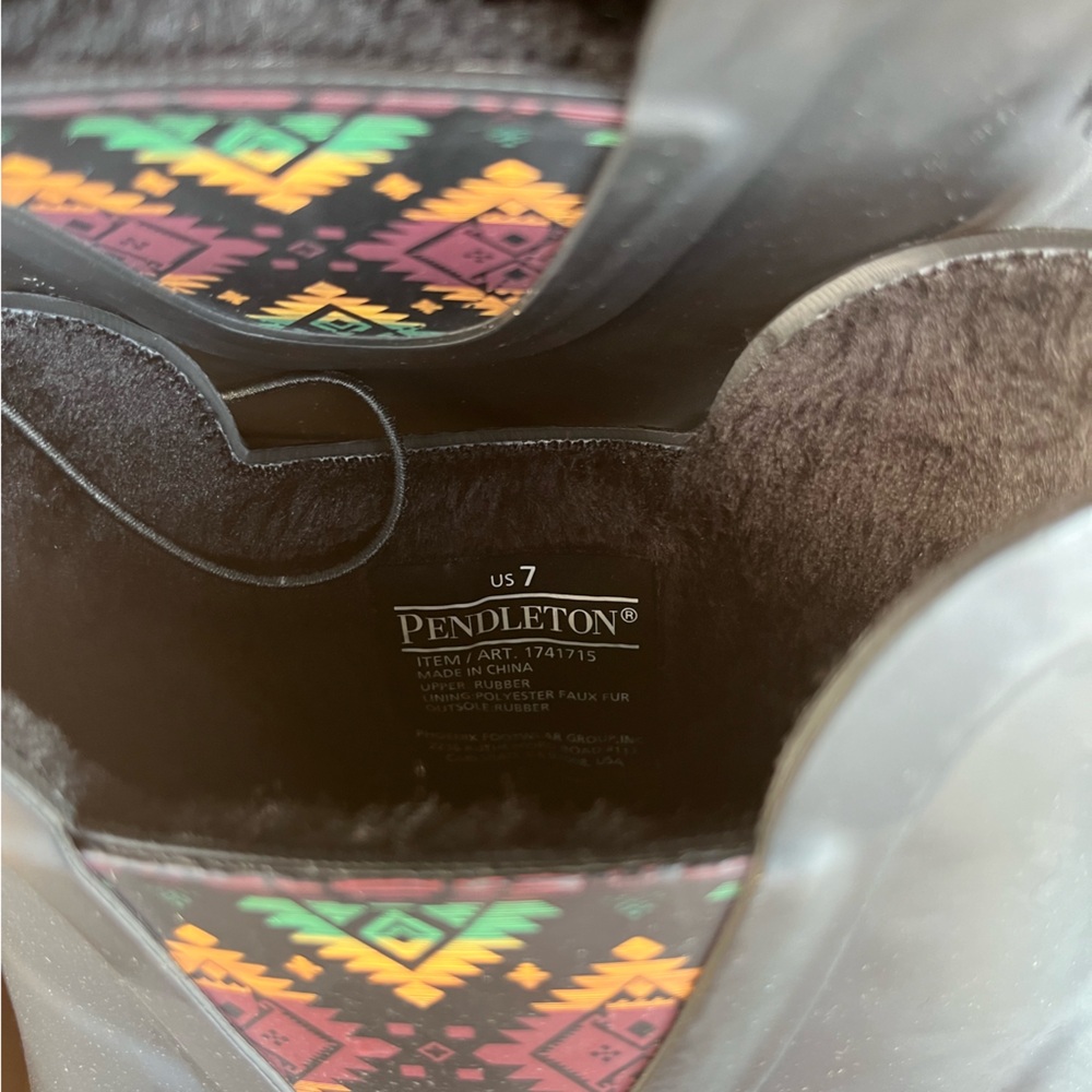 NWT Pendleton Women’s Iconic Patterned faux fur lined Rain boot - Size 7 - Picture 8 of 9